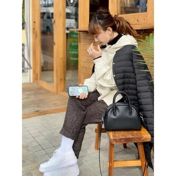 パーカーとコートの重ね着 をおしゃれに 大人カジュアルな冬のレイヤード10選 Zozotown