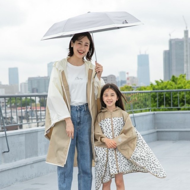 マイナビおすすめナビ（マイナビオススメナビ）のファッションまとめ「雨の日に使える「レインポンチョ」で通勤・通学を快適に！」