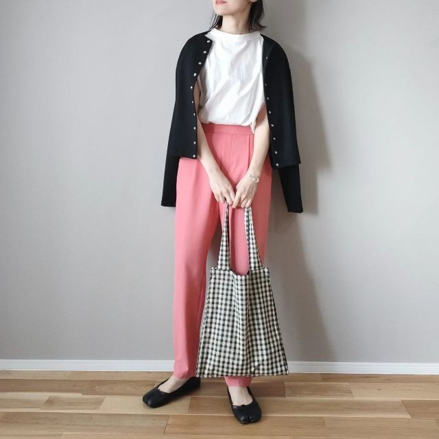 夏の最終セールで買うなら「鮮やかピンクの服」！人気のアイテム