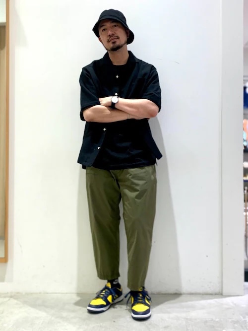 突撃隣のファッション！】40代男性たちの「カーゴパンツ」コーデを拝見