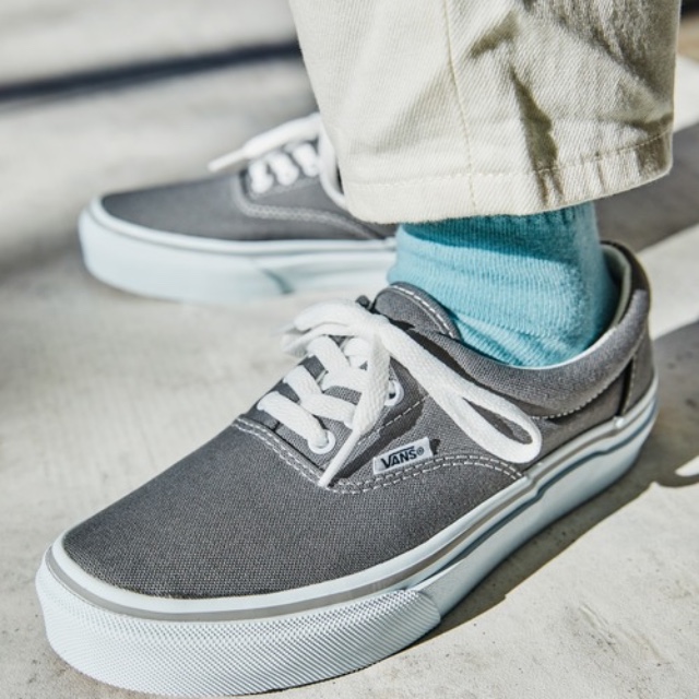 履くほどに味が出る！VANS（バンズ）のスニーカーを使った冬コーデ