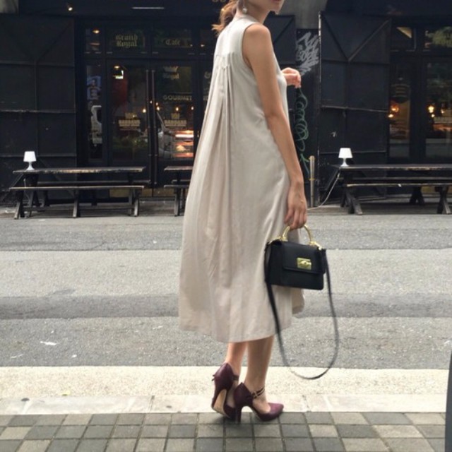 縦長効果 まだまだ使えるノースリーブワンピースでスタイルアップ Zozotown
