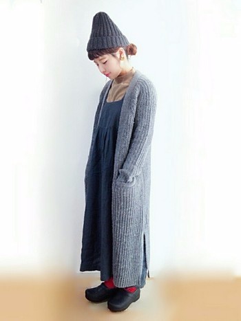 ニットとの相性も キャミワンピース のナチュラルなリラックスコーディネート Zozotown