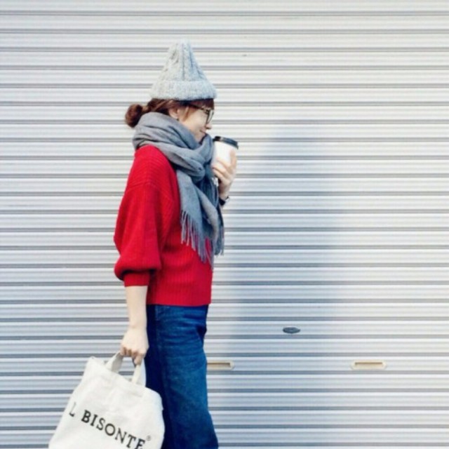 その巻き方どうなってるの 明日から使える 簡単 マフラーの巻き方 コレクション キナリノ