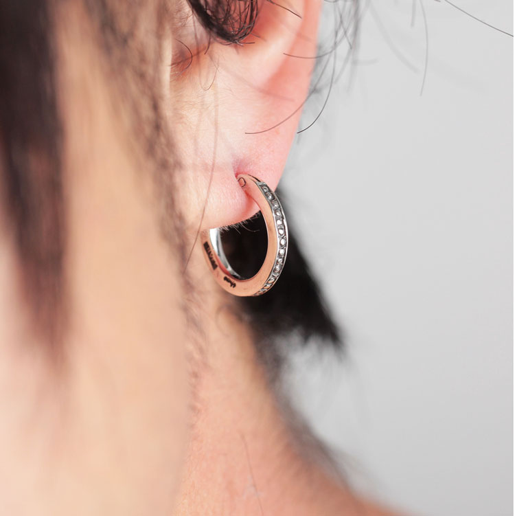 ANCHOR by ROTAR/VIVIFY�i�A���J�[�o�C ���[�^�[/�r�r�t�@�C�j�̃V���b�v�j���[�X�u�������̒��ɏh��@�ׂ��[�~���O���C��������yVIVIFY�z�̃V���o�[�W���G���[�v