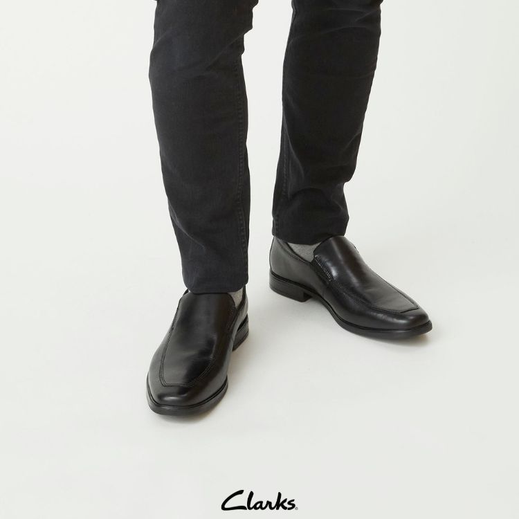 Clarks�i�N���[�N�X�j�̃V���b�v�j���[�X�u�y�N���[�N�X�z��i�ȃ��U�[���[�t�@�[ Howard Edge �v