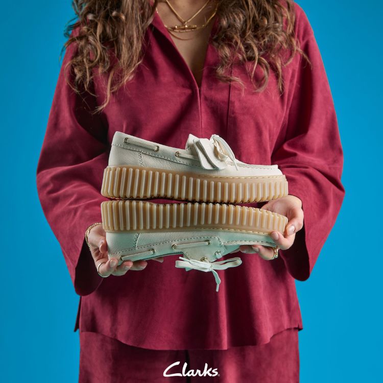 Clarks�i�N���[�N�X�j�̃V���b�v�j���[�X�u�y�N���[�N�X�z���ǂ��ɗ�������ꃍ�[�t�@�[ Torhill Boat �v