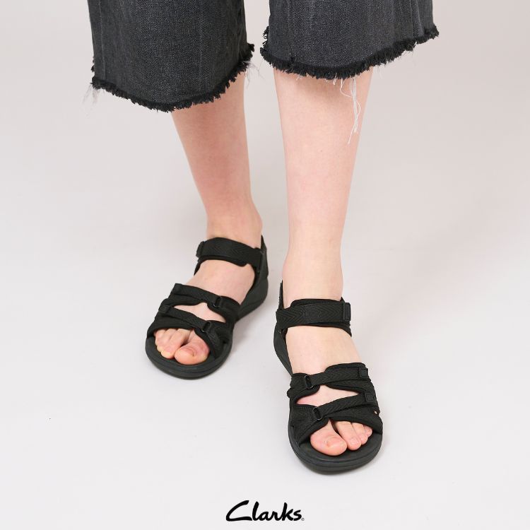Clarks�i�N���[�N�X�j�̃V���b�v�j���[�X�u�y�N���[�N�X�z�f�C���[�Ɏ�����₷�����f�B�[�X�T���_�� Mira Madi �v