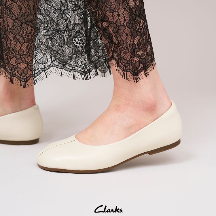 Clarks�i�N���[�N�X�j�̃V���b�v�j���[�X�u�y�N���[�N�X�z���ꂢ�߂ɂ�����ރo���G�p���v�X Livia Lily �v