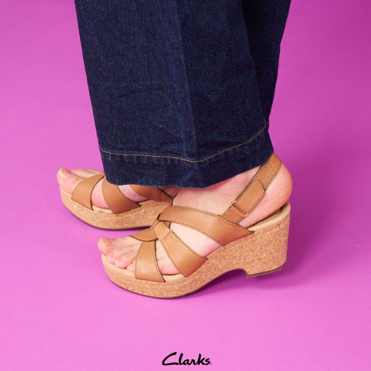 Clarks�i�N���[�N�X�j�̃V���b�v�j���[�X�u�y�N���[�N�X�z�Ăɗ��������E�F�b�W�T���_�� Giselle Beach �v