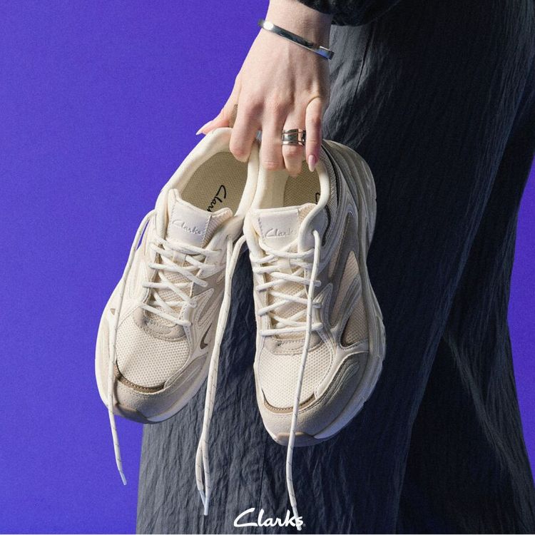 Clarks�i�N���[�N�X�j�̃V���b�v�j���[�X�u�y�N���[�N�X�zAW26�V��b���ڂ̃��f�B�[�X�X�j�[�J�[ Axcel Walk �v