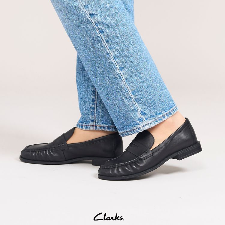 Clarks�i�N���[�N�X�j�̃V���b�v�j���[�X�u�y�N���[�N�X�zAW26�V�F�b�y�₩�ɗ����郍�[�t�@�[ Alixea Walk �v