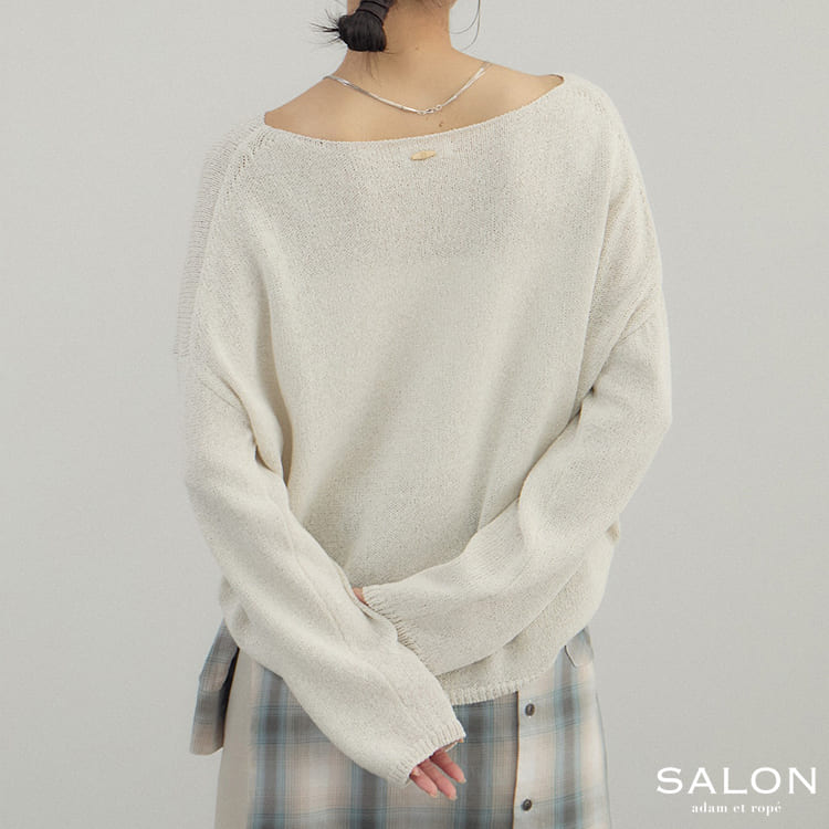 ADAM ET ROPE'�i�A�_���G���y�j�̃V���b�v�j���[�X�u�sSALON adam et rope'�t�ꒅ�ŃT�}�ɂȂ�A�ꖇ���g�b�v�X�v