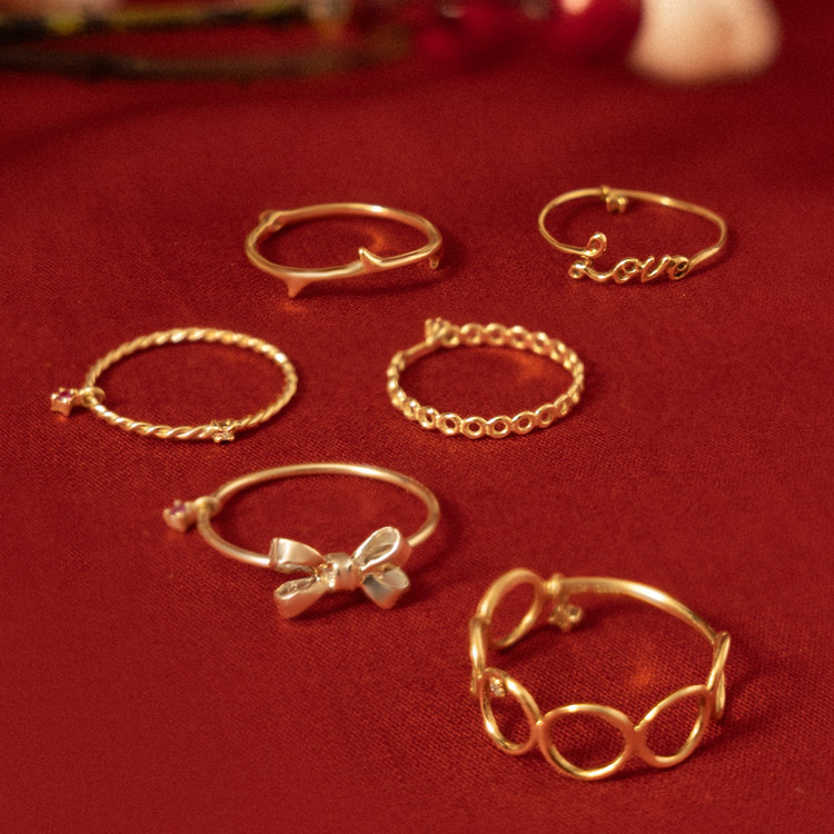 e.m.�i�C�[�G���j�̃V���b�v�j���[�X�u�N�̏��߂ɁA�S�[���h�W���G���[���B�v