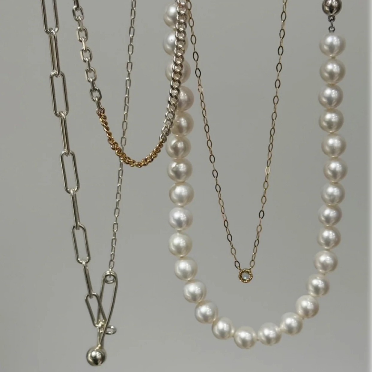 e.m.�i�C�[�G���j�̃V���b�v�j���[�X�u���݂����������Ă����A�V���o�[�ƃS�[���h�B�v