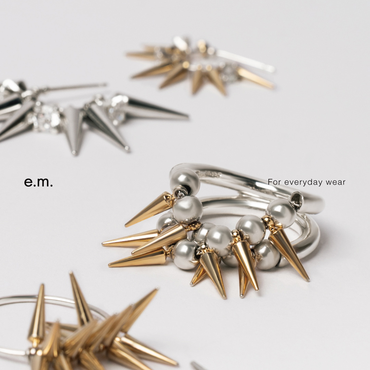 e.m.�i�C�[�G���j�̃V���b�v�j���[�X�ue.m.������o���X�^�b�Y�W���G���[�v