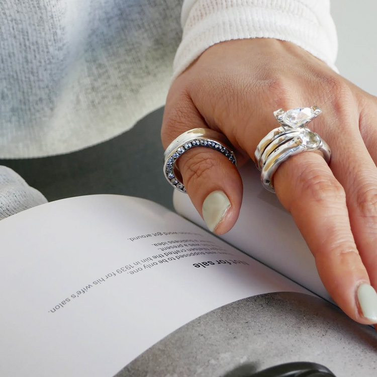 e.m.�i�C�[�G���j�̃V���b�v�j���[�X�u����Z���P���L���[�r�b�N�W���R�j�A�v