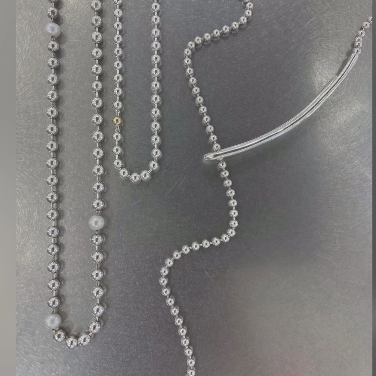 e.m.�i�C�[�G���j�̃V���b�v�j���[�X�ue.m.�ό����݂̃l�b�N���X�v