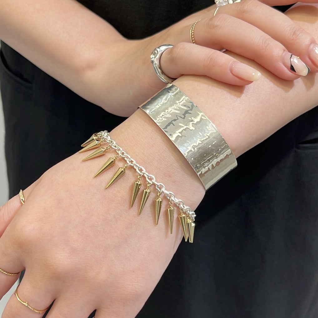 e.m.�i�C�[�G���j�̃V���b�v�j���[�X�ue.m.�t�̃u���X���b�g�g���v