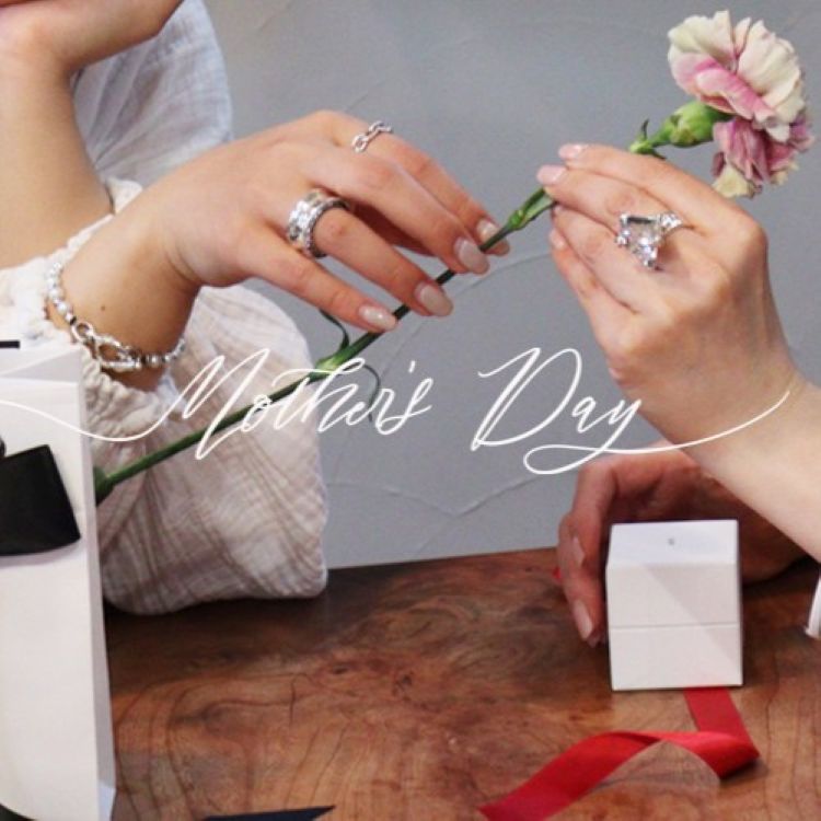 e.m.�i�C�[�G���j�̃V���b�v�j���[�X�u�y��̓��z���ӂ����߂��A���ʂȃM�t�g�v