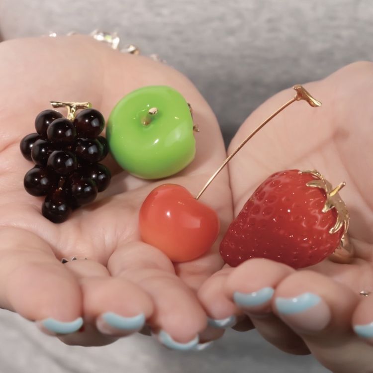 e.m.�i�C�[�G���j�̃V���b�v�j���[�X�u�y�����Ƀ��`�[�t�z�V�ѐS�ƈ��炵���𑫂��Ae.m.�̃C���[�W���G���[�v