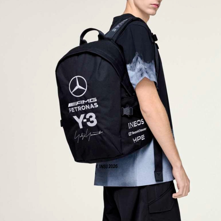 Y-3�i���C�X���[�j�̃V���b�v�j���[�X�u[Y-3]�V�[�Y����킸���p�ł���A�������ꂽ���p���������Y-3�̃o�b�O���Љ�v