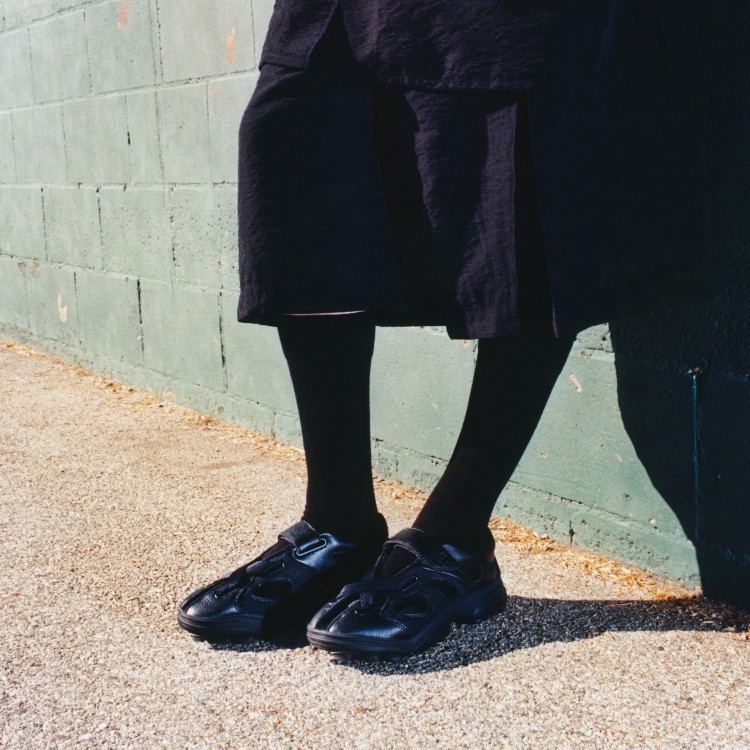 Y-3�i���C�X���[�j�̃V���b�v�j���[�X�u[Y-3]�@�\���ƃf�U�C�����ۗ��A�t�ăV�[�Y���������߂̃X�j�[�J�[���T���_������W�v