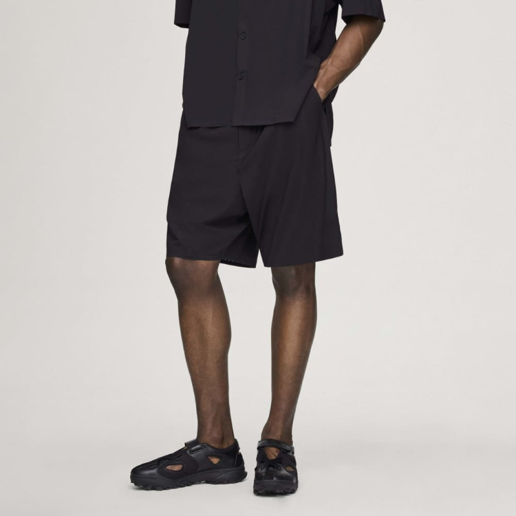 Y-3�i���C�X���[�j�̃V���b�v�j���[�X�u[Y-3]T�V���c��T���_���ȂǁA�ẴX�^�C�����y�₩�ɍʂ�A�C�e�����Љ�v