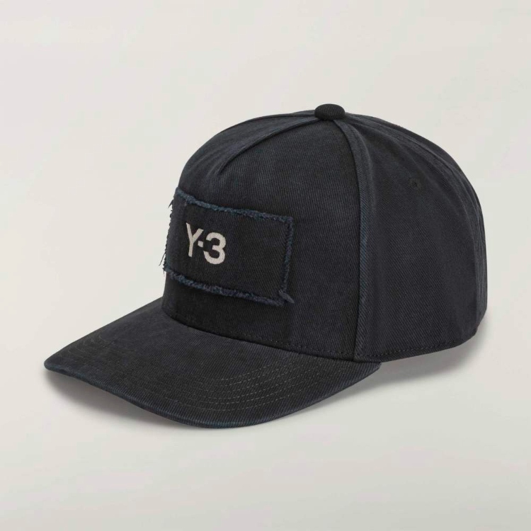 Y-3�i���C�X���[�j�̃V���b�v�j���[�X�u[Y-3]������X�^�C���Ɏ�����₷���A���ՓI�ȃf�U�C�������͂̃N���V�b�N�A�C�e�����W�v