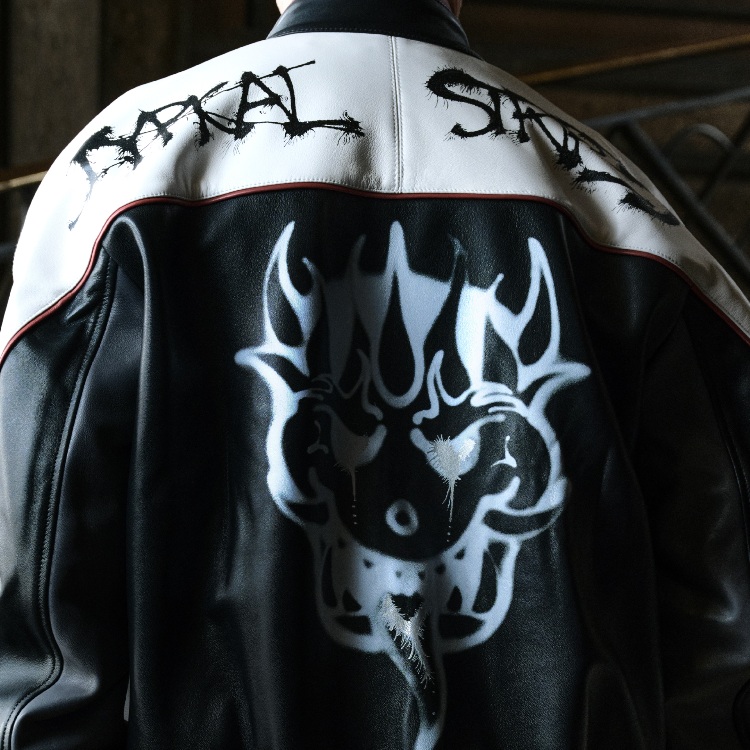 Y-3�i���C�X���[�j�̃V���b�v�j���[�X�u��_�ȃA�[�g���[�N�������������Ă�AY-3�̃O���t�B�b�N�A�C�e�����W�v