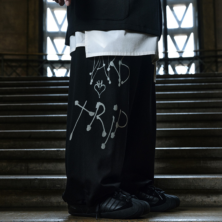 Y-3�i���C�X���[�j�̃V���b�v�j���[�X�u[Y-3]�O���t�B�b�N�A�C�e����V��f�j���ȂǁAY-3����Ă���p���c���W�v