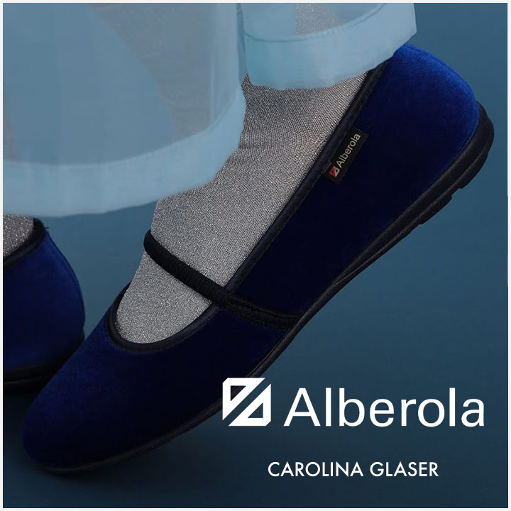 CAROLINA GLASER�i�J�����i �O���C�T�[�j�̃V���b�v�j���[�X�u�y�Җ]�̒ǉ����ׁz��l�C���{���V���[�Y�ɁA�V�b�N�ȁw�u���[�x���V�F�œo��I�v