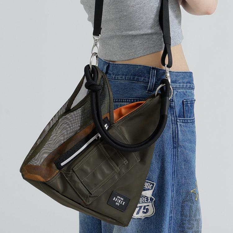 AVIREX WOMAN�i�A���B���b�N�X �E�[�}���j�̃V���b�v�j���[�X�u�y�\��X�^�[�g�zMINI MESH TRIANGLE BAG�v