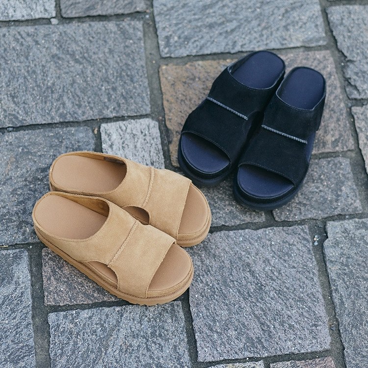 BILLY'S ENT�i�r���[�Y �G���^�[�j�̃V���b�v�j���[�X�u�yUGG�zW GOLDENSTAR HI CUTOUT SLIDE avilable now !�v