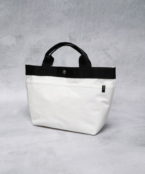 SABLE CLUTCH�i�Z�[�u���N���b�`�j�̃V���b�v�j���[�X�u���C�t�X�^�C���Ɍ������Ȃ�1�{�I �g���b�h�ȕ��͋C�����j�[�N�ȑf�ނɗ��Ƃ����݁A�g���₷���ƃ^�t�������ˑ������f�U�C���I�v