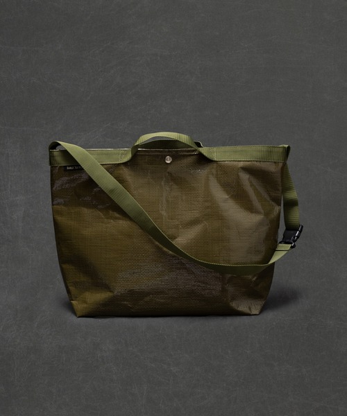 SABLE CLUTCH�i�Z�[�u���N���b�`�j�̃V���b�v�j���[�X�u�^�t���ƌy�ʂ������͂�PE�f�ނ��̗p����2WAY�V�����_�[�g�[�g�I ���ǂ��e�ʂƃV���v���ȃI�V���������D�]�̃o�b�O�ł��I�v