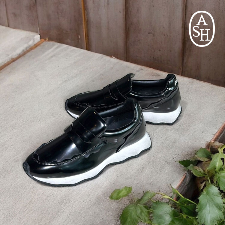 ASHiAbVj̃Vbvj[Xure[WH{䂪݃\[[t@[Xj[J[v