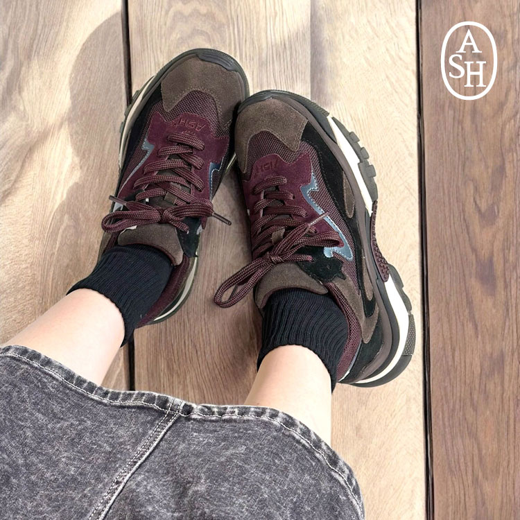 ASHiAbVj̃Vbvj[Xu[݂̂GKgH̃X^CɃsb^ȁw{h[J[xACeIv
