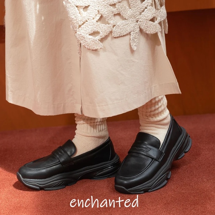 enchanted�i�G���`�����e�b�h�j�̃V���b�v�j���[�X�u���̏H�A�{���̃��[�t�@�[�i�G���`�����e�b�h�j�v