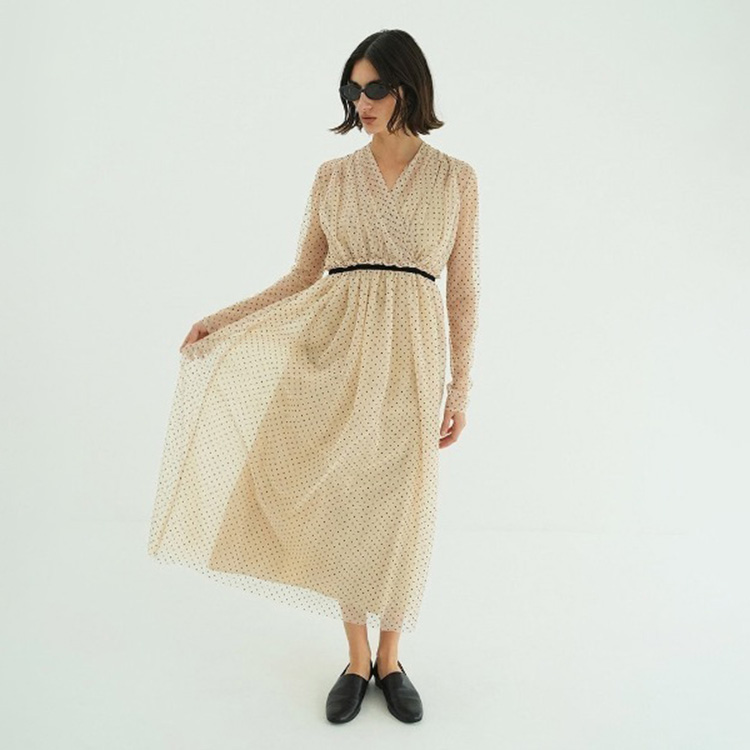 CLANE�i�N���l�j�̃V���b�v�j���[�X�u���炩�œK�x�ȃn�����̂���t���b�L�[�`���[���f�ނŎd���Ă��A�J�V���N�[�������s�[�X�B�[�߂ɊJ�����o�b�NV���C�������́B�v