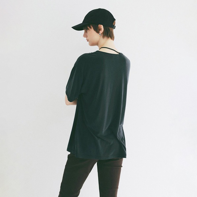 CLANE�i�N���l�j�̃V���b�v�j���[�X�u�`���[�J�[�̂悤�ȍׂ��R�[�h��ʂ����f�U�C���g�b�v�X�B�������Ƃ����T�C�W���O�ŉ��K�Ȓ��S�n�Ɏd�グ�܂����B�v