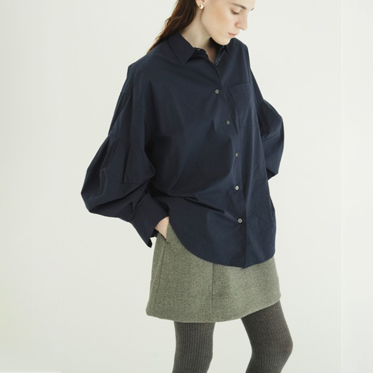 CLANE�i�N���l�j�̃V���b�v�j���[�X�u�{�����[�~�[�ȑ�����ۓI�ȃI�[�o�[�T�C�Y�̃V���c�g�b�v�X�B ����I�Ƀ��t�ɒ��p����������ꒅ�B�v