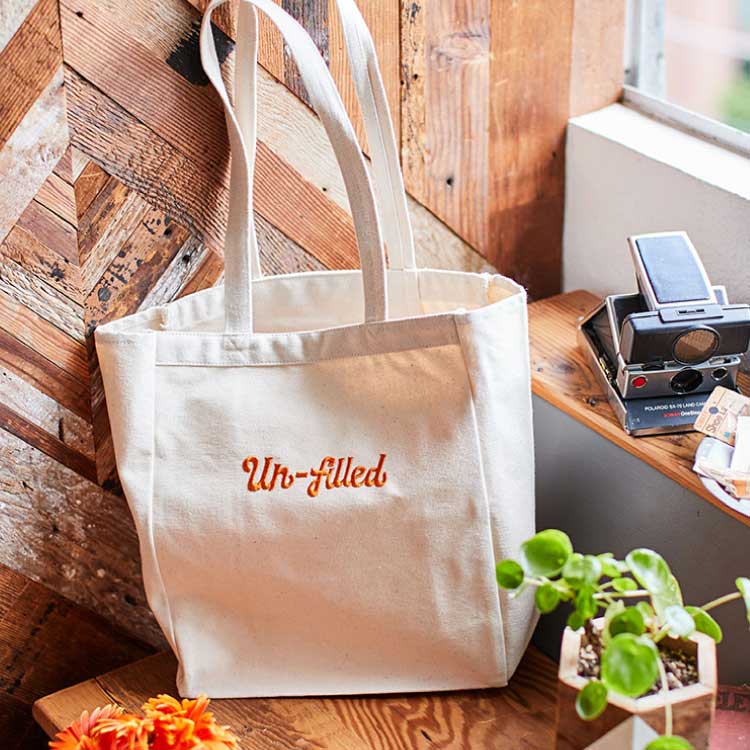 Cmb By Cambio シーエムビー バイ カンビオのトピックス Un Filled オレンジのワンポイントがおすまし顔の実用的トートバッグ Zozotown Cmb By Cambio シーエムビー バイ カンビオのトピックス Un Filled オレンジのワンポイントがおすまし顔の実用的トートバッグ Zozotown