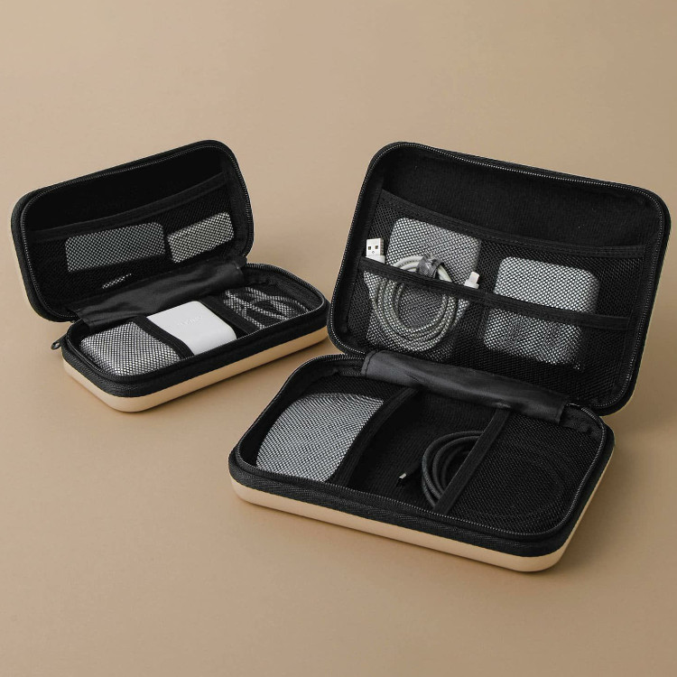 NEIGHBORHOOD　ハードシェルケース NEIGHBORHOOD ハードシェルケース バッグの荷物を移動したら