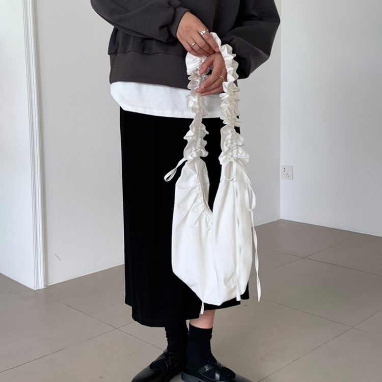 BENDER TOKYO�i�x���_�[�g�E�L���E�j�̃V���b�v�j���[�X�u�g�����h�́u�����キ����v�f�U�C���ŁA�R�[�f�ɉ؂₩�����v���X�B�v
