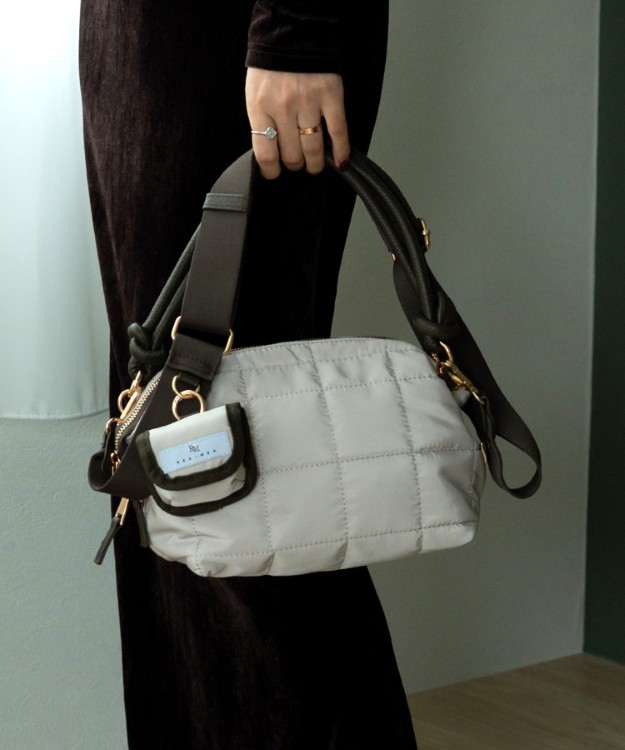 DEVICE�i�f�o�C�X�j�̃V���b�v�j���[�X�u�_�y���ƃf�U�C���������˔������A�R�[�f�ɉf����i�C�����o�b�O�^�v