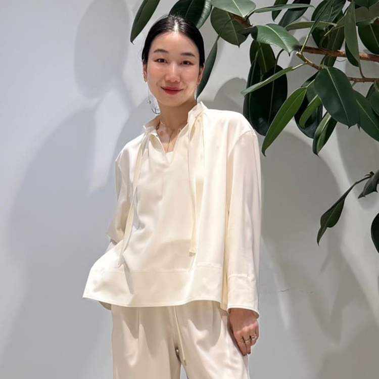 TOMORROWLAND�i�g�D�����[�����h�j�̃V���b�v�j���[�X�u���T�̓X���l�C���i�͂�����v