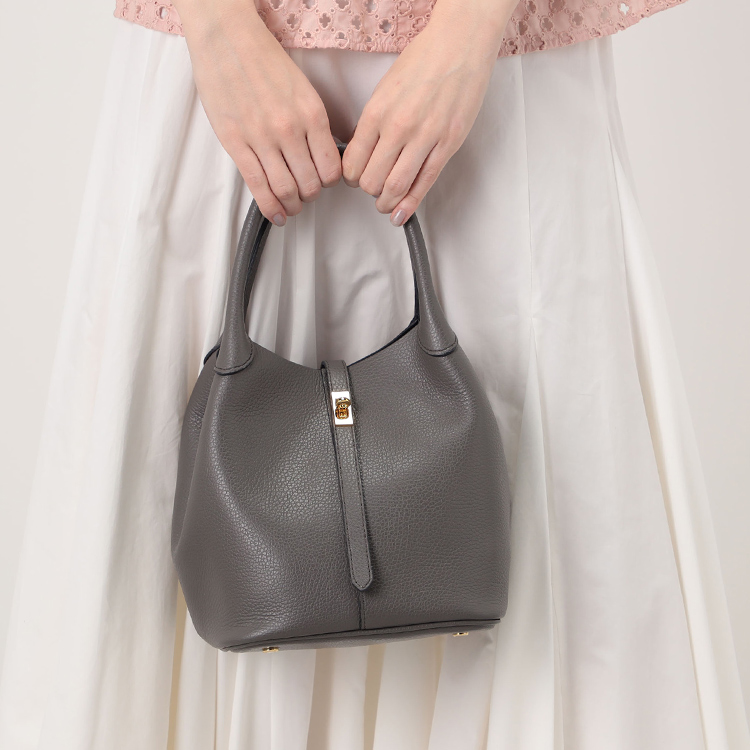 TOMORROWLAND�i�g�D�����[�����h�j�̃V���b�v�j���[�X�u�����ɂ��傤�ǂ����A�V��o�b�O�v