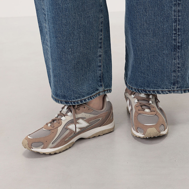 TOMORROWLAND�i�g�D�����[�����h�j�̃V���b�v�j���[�X�u�qNew Balance�r��l�̓���ɂ������߂̃X�j�[�J�[�v