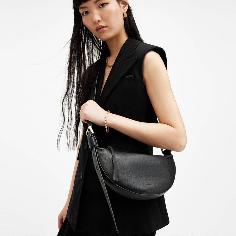 HALF MOON LEATHER CROSSBODY BAG | ハーフ ムーン レザー クロス